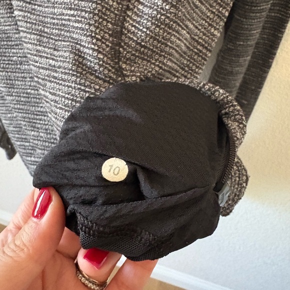 lululemon - Picture 2 of 4